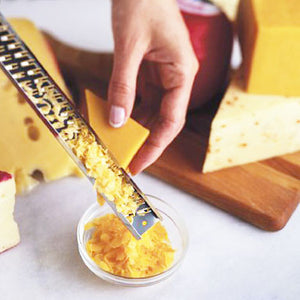 Hand cheese shaving blade